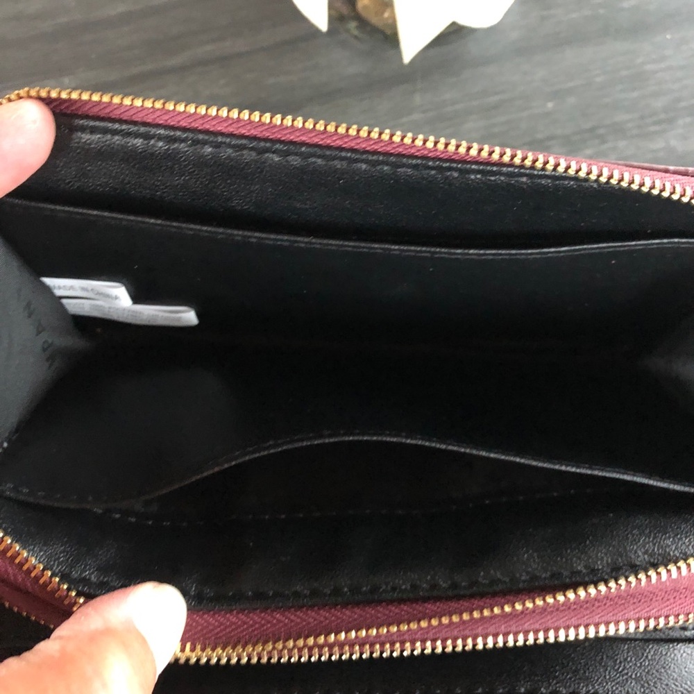 NWT NY and Company wristlet - Picture 5 of 8